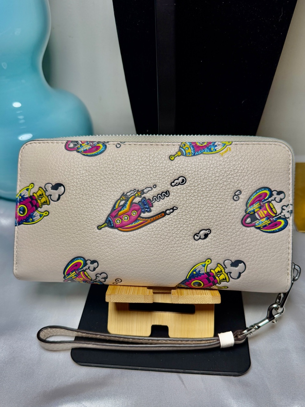 Coach White Pebble Leather Zip Wristlet with Multicolor Rocket Print NWT - Picture 4 of 8